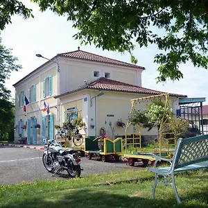 Avenue De La Gare Bed & Breakfast Riscle